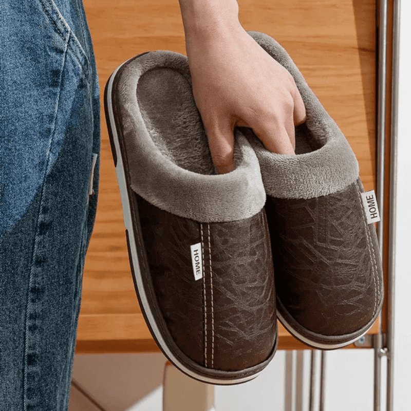 [Compre 1 Leve 2] Pantufla Ortopédica de Cuero – Interior Afelpado [Antiodor]